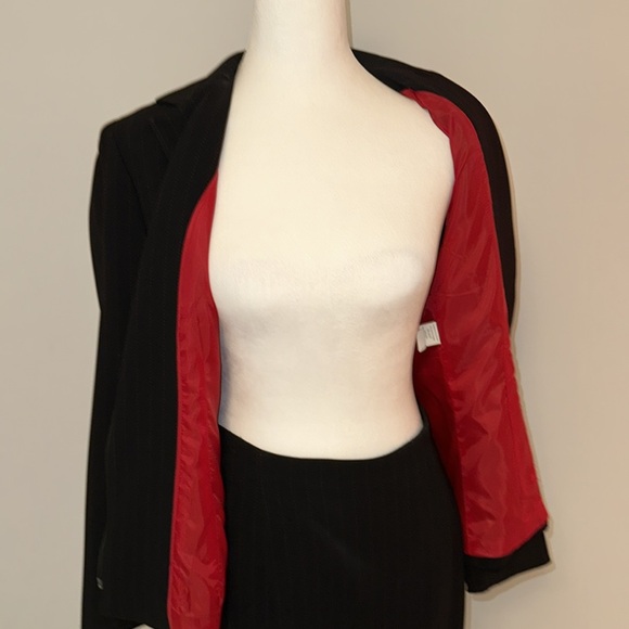 GARFIELD & MARKS Black and red pinstripe Suit  size 4 - Picture 9 of 16